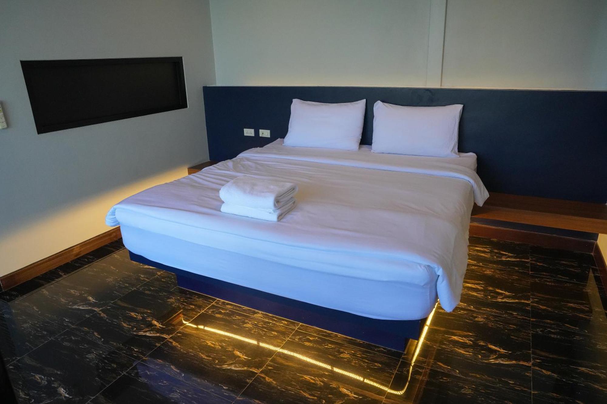 Skyline Resort Ban Khlong Lat Bua Khao المظهر الخارجي الصورة